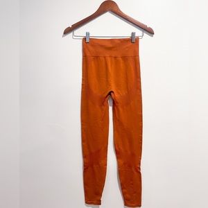 SOLD 🔥 Victoria’s Secret Pink Seamless Leggings in Burt Orange 🔥